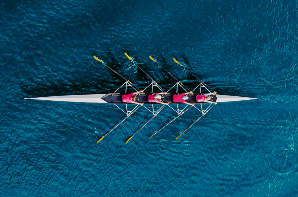 Group of leaders rowing together