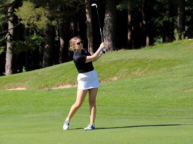 Bentley Women's Golf Co-Captain Kaitlyn McCarthy ’25 on the golf course